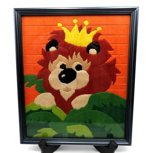 LION King NEEDLEPOINT Framed in Black Wood Frame 10.7 x 9.5" Vintage - Picture 2 of 10